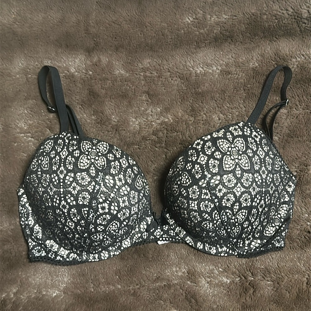 VICTORIAS SECRET Dream Angles Push-Up Black Lace Sz 32D